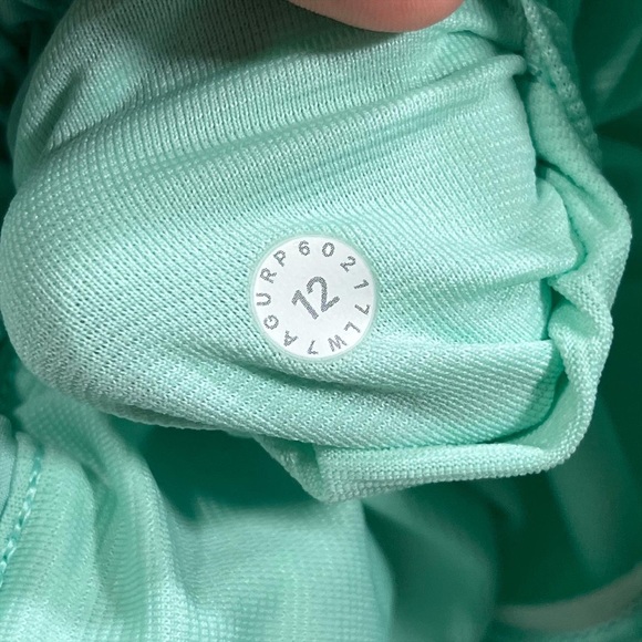 Lululemon Hotty Hot Short II (2.5") - Picture 5 of 6